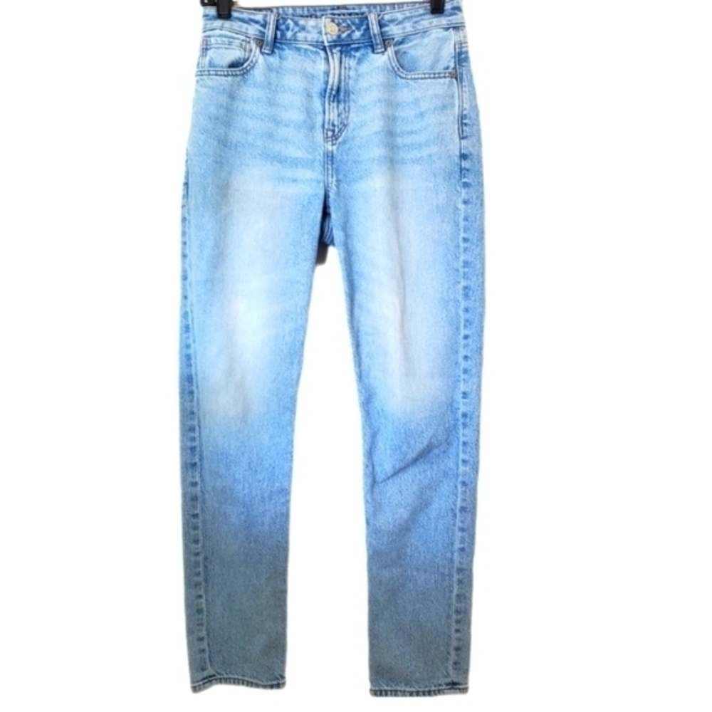 American Eagle Women's 90s High Rise Mom Jeans in Light Wash Strigid Denim 2